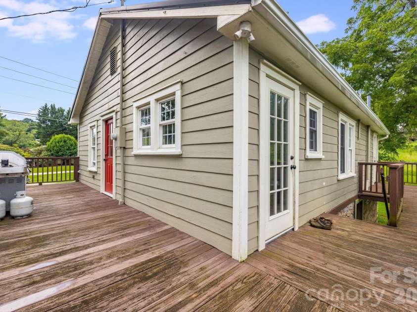 2117 Old Clyde Road, Clyde, NC 28721.  MLS# CAR4418140, YatesRealty ID 47233. 