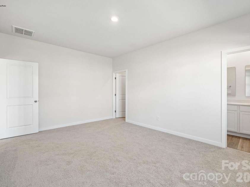 4665 Fanning Road, Hickory, NC 28602.  MLS# CAR4418992, YatesRealty ID 47234. 