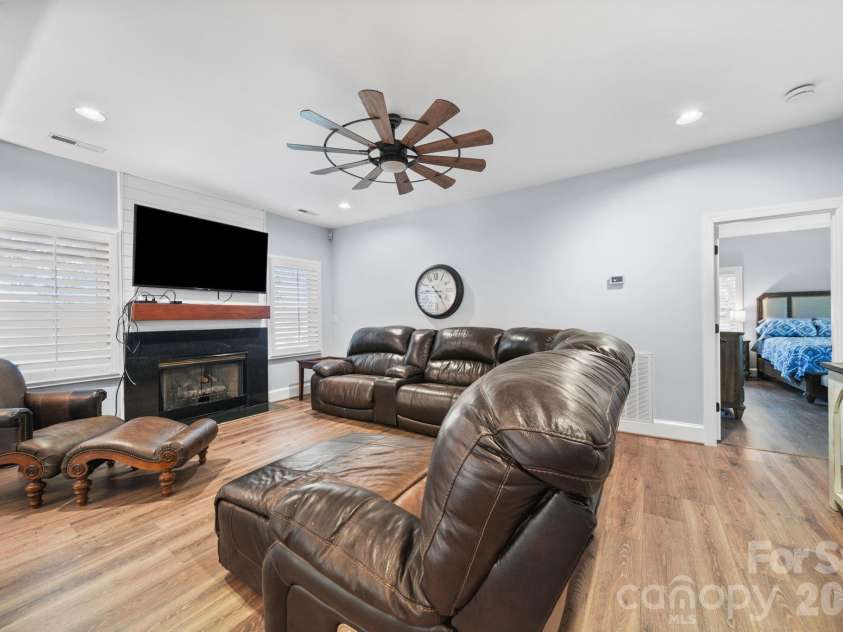 2915 Mills Harris Road, Marshville, NC 28103.  MLS# CAR4412420, YatesRealty ID 47236. Great Room