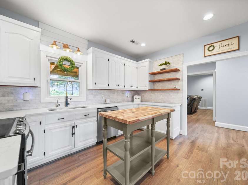 2915 Mills Harris Road, Marshville, NC 28103.  MLS# CAR4412420, YatesRealty ID 47236. Kitchen