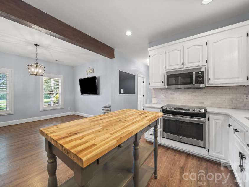 2915 Mills Harris Road, Marshville, NC 28103.  MLS# CAR4412420, YatesRealty ID 47236. Kitchen
