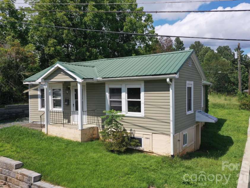 138 West Lane, Brevard, NC 28712.  MLS# CAR4417010, YatesRealty ID 47237. 