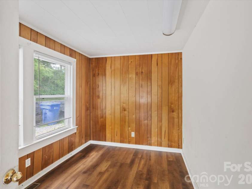 138 West Lane, Brevard, NC 28712.  MLS# CAR4417010, YatesRealty ID 47237. 