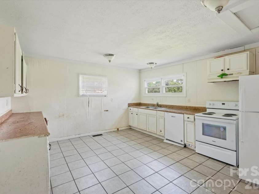 138 West Lane, Brevard, NC 28712.  MLS# CAR4417010, YatesRealty ID 47237. 