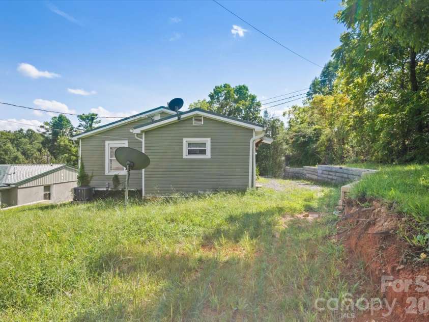 138 West Lane, Brevard, NC 28712.  MLS# CAR4417010, YatesRealty ID 47237. 