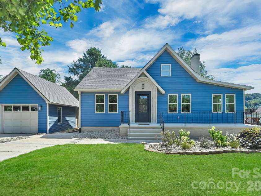 34 Long View Drive, Burnsville, NC 28714.  MLS# CAR4418705, YatesRealty ID 47238. 