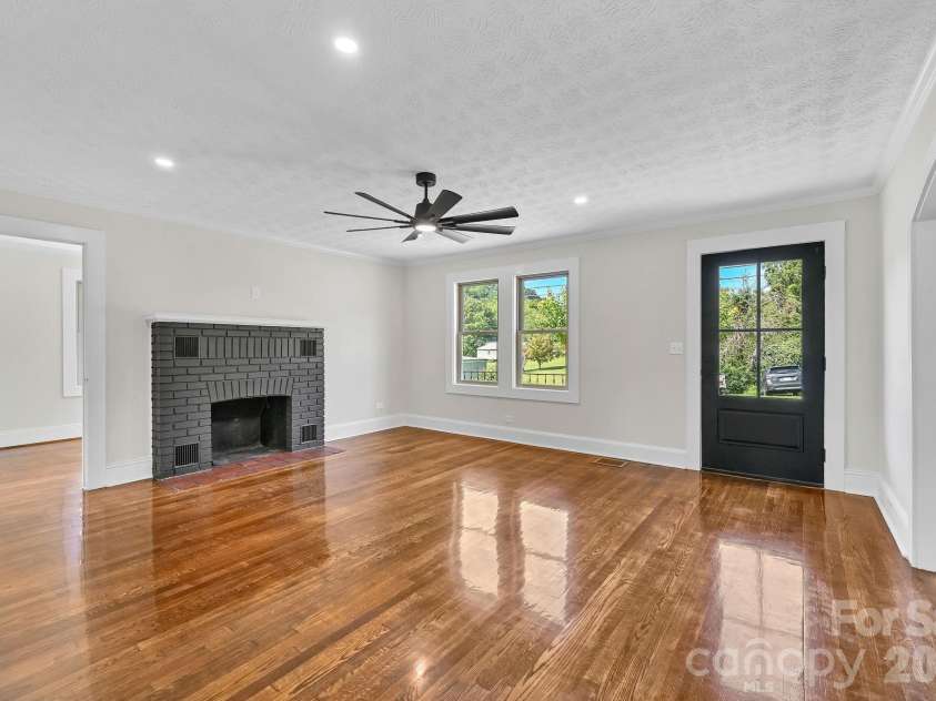 34 Long View Drive, Burnsville, NC 28714.  MLS# CAR4418705, YatesRealty ID 47238. 