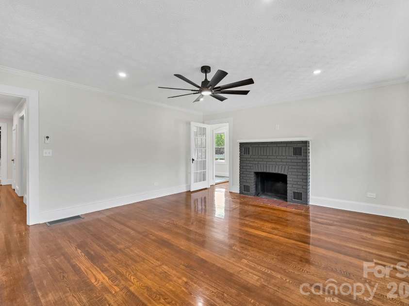 34 Long View Drive, Burnsville, NC 28714.  MLS# CAR4418705, YatesRealty ID 47238. 