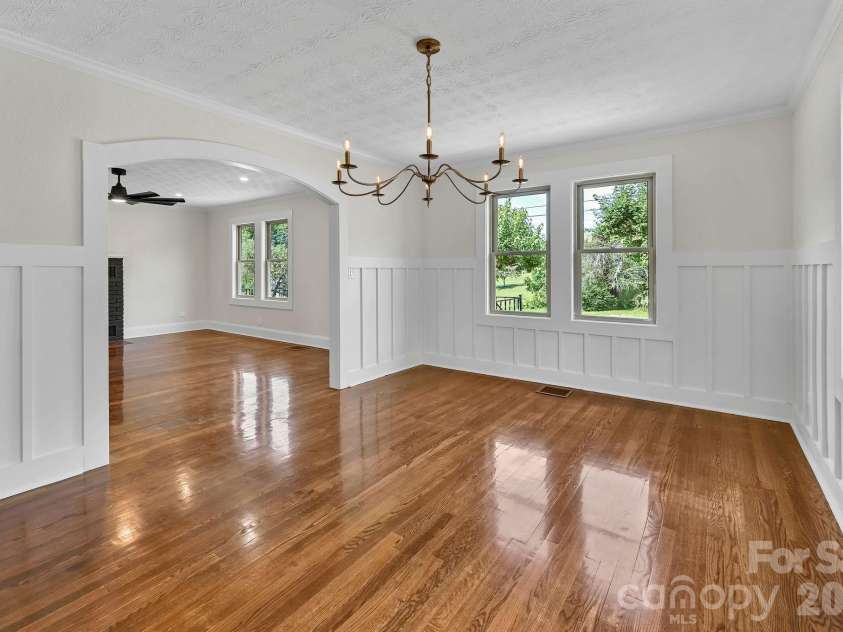 34 Long View Drive, Burnsville, NC 28714.  MLS# CAR4418705, YatesRealty ID 47238. 
