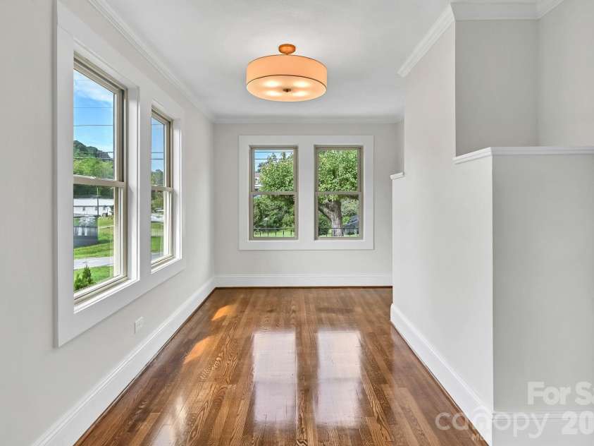 34 Long View Drive, Burnsville, NC 28714.  MLS# CAR4418705, YatesRealty ID 47238. 