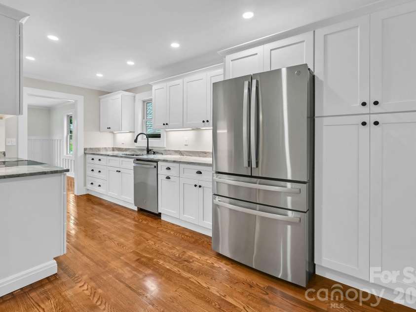 34 Long View Drive, Burnsville, NC 28714.  MLS# CAR4418705, YatesRealty ID 47238. 