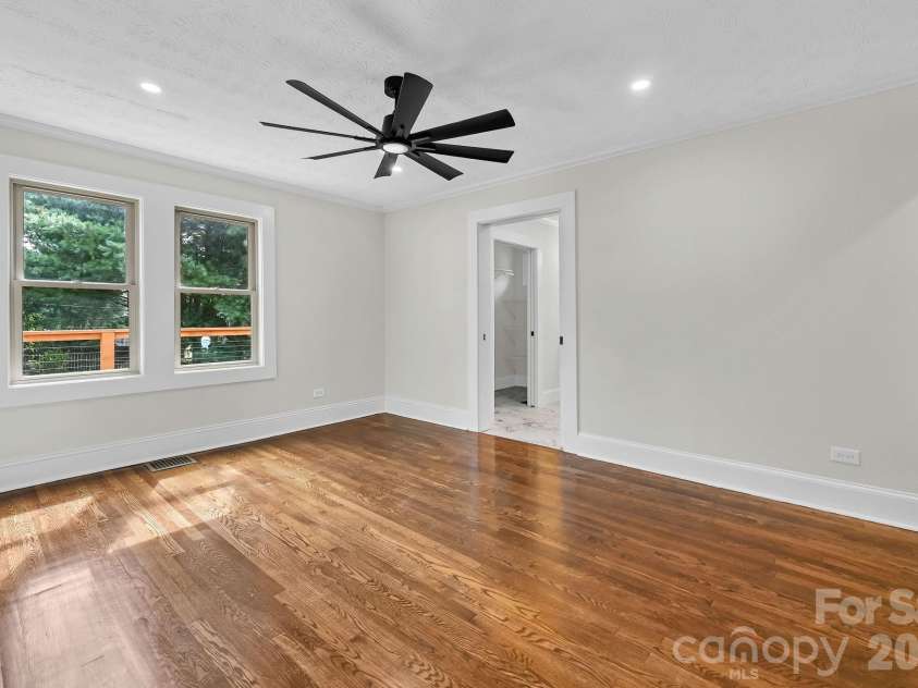 34 Long View Drive, Burnsville, NC 28714.  MLS# CAR4418705, YatesRealty ID 47238. 