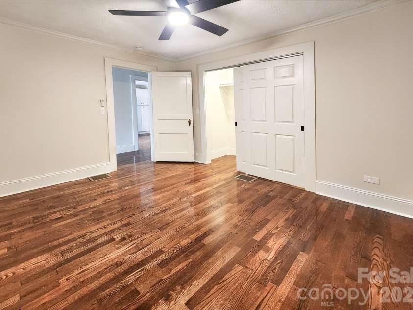 34 Long View Drive, Burnsville, NC 28714.  MLS# CAR4418705, YatesRealty ID 47238. 
