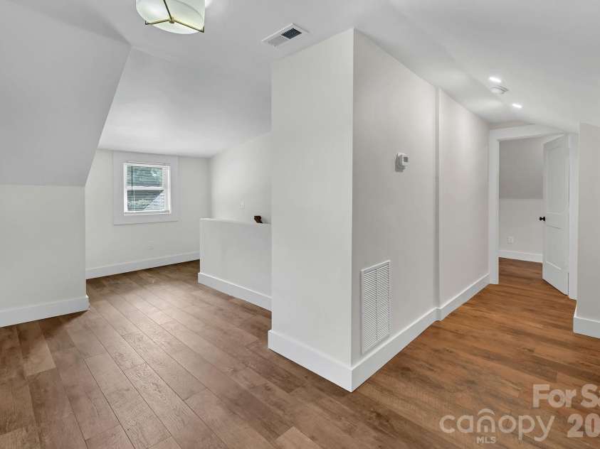 34 Long View Drive, Burnsville, NC 28714.  MLS# CAR4418705, YatesRealty ID 47238. 