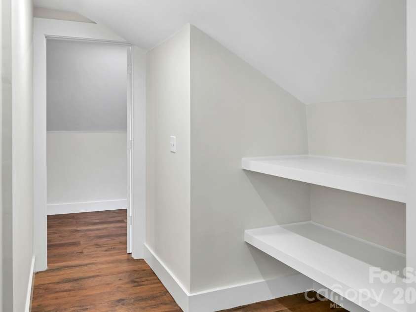 34 Long View Drive, Burnsville, NC 28714.  MLS# CAR4418705, YatesRealty ID 47238. 