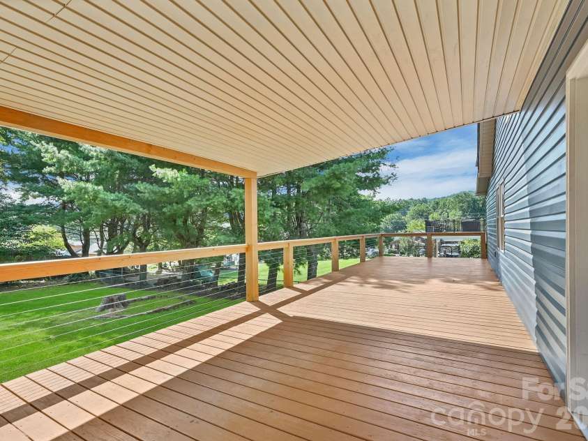 34 Long View Drive, Burnsville, NC 28714.  MLS# CAR4418705, YatesRealty ID 47238. 
