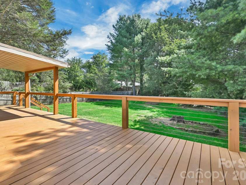 34 Long View Drive, Burnsville, NC 28714.  MLS# CAR4418705, YatesRealty ID 47238. 
