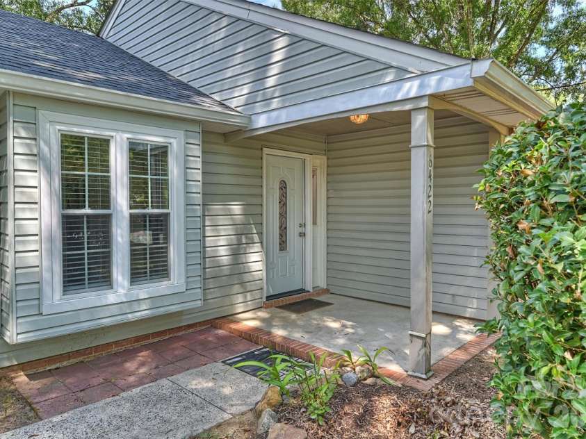 6422 Pineburr Road, Charlotte, NC 28211.  MLS# CAR4418937, YatesRealty ID 47239. 