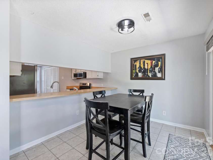 6422 Pineburr Road, Charlotte, NC 28211.  MLS# CAR4418937, YatesRealty ID 47239. 