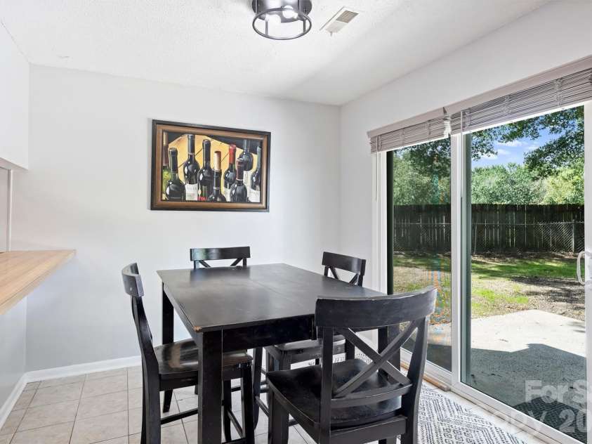 6422 Pineburr Road, Charlotte, NC 28211.  MLS# CAR4418937, YatesRealty ID 47239. 