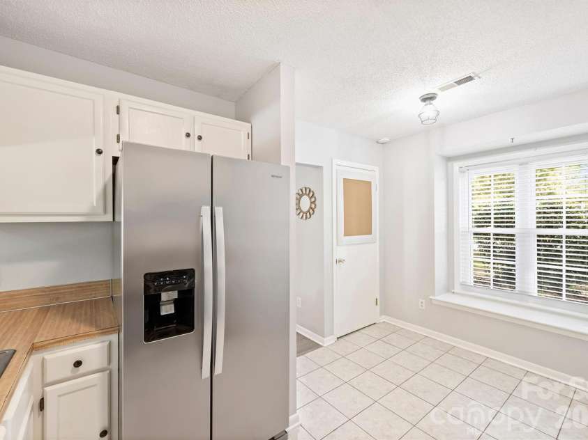 6422 Pineburr Road, Charlotte, NC 28211.  MLS# CAR4418937, YatesRealty ID 47239. 