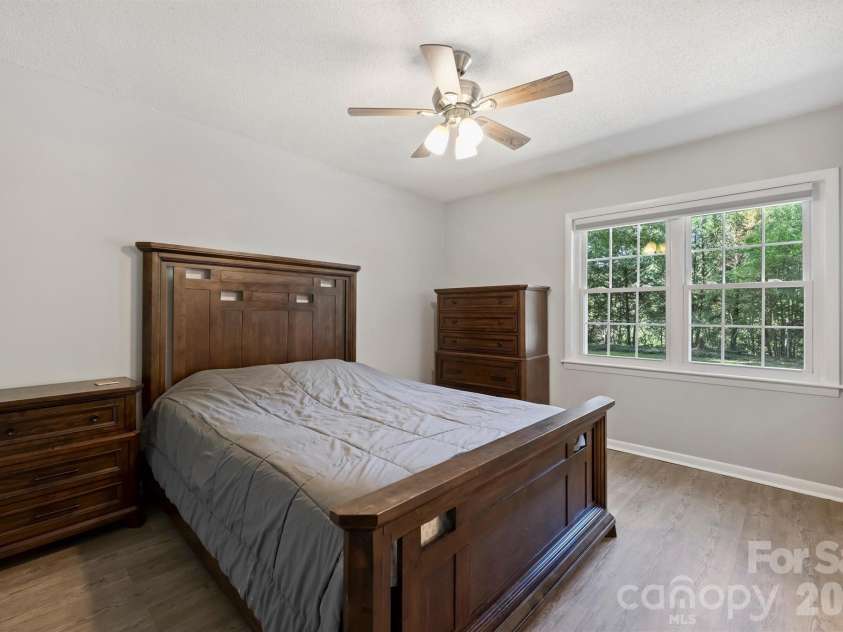 6422 Pineburr Road, Charlotte, NC 28211.  MLS# CAR4418937, YatesRealty ID 47239. 