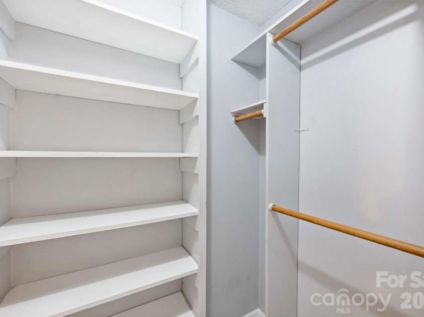6422 Pineburr Road, Charlotte, NC 28211.  MLS# CAR4418937, YatesRealty ID 47239. 