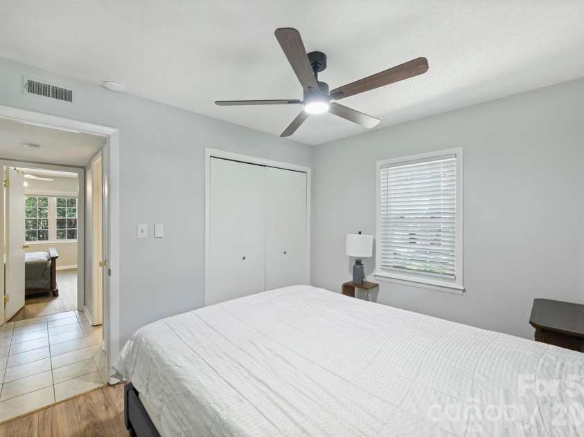 6422 Pineburr Road, Charlotte, NC 28211.  MLS# CAR4418937, YatesRealty ID 47239. 