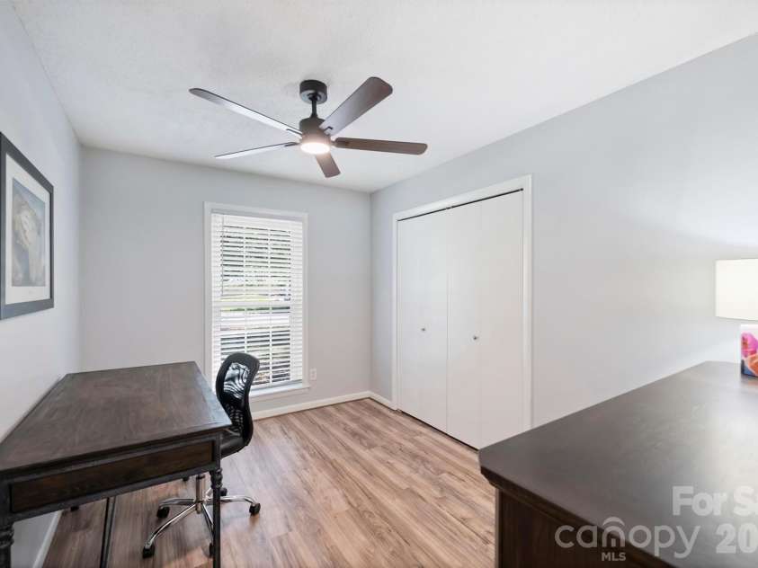 6422 Pineburr Road, Charlotte, NC 28211.  MLS# CAR4418937, YatesRealty ID 47239. 