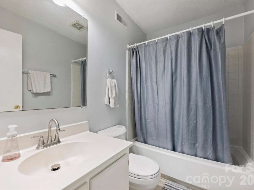 6422 Pineburr Road, Charlotte, NC 28211.  MLS# CAR4418937, YatesRealty ID 47239. 