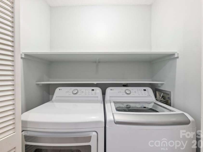 6422 Pineburr Road, Charlotte, NC 28211.  MLS# CAR4418937, YatesRealty ID 47239. 