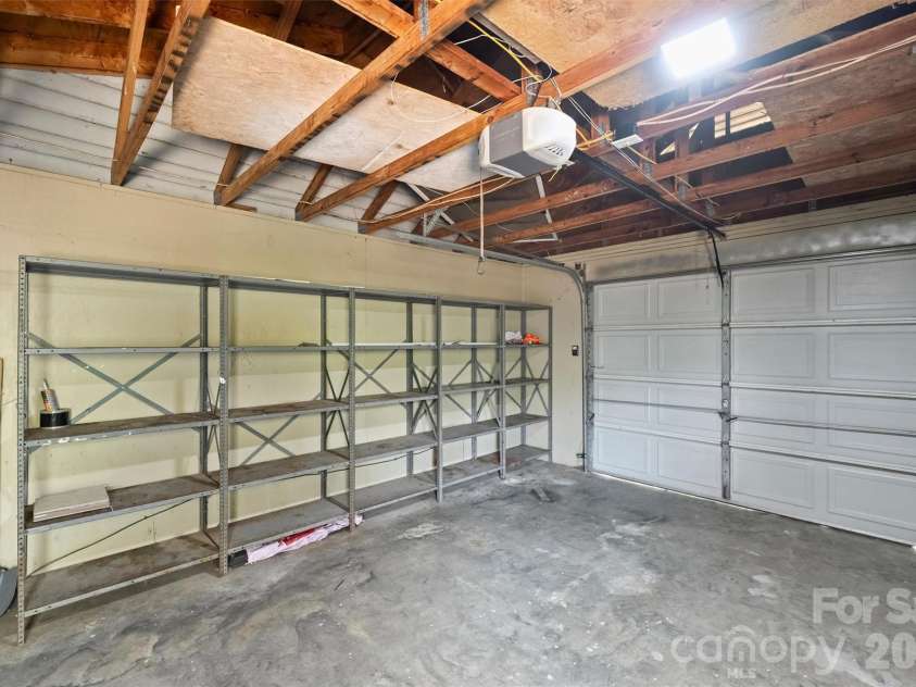 6422 Pineburr Road, Charlotte, NC 28211.  MLS# CAR4418937, YatesRealty ID 47239. 