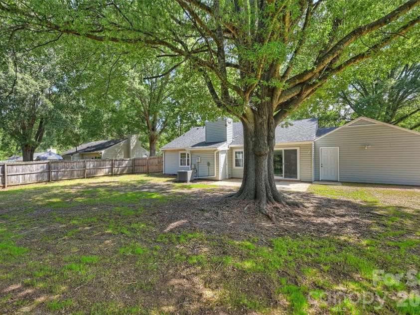 6422 Pineburr Road, Charlotte, NC 28211.  MLS# CAR4418937, YatesRealty ID 47239. 