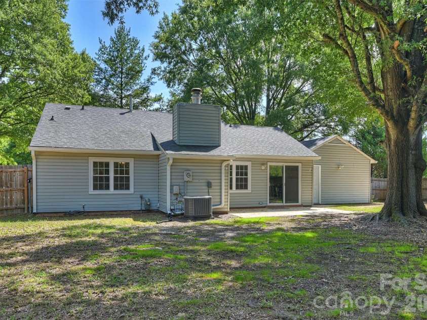 6422 Pineburr Road, Charlotte, NC 28211.  MLS# CAR4418937, YatesRealty ID 47239. 