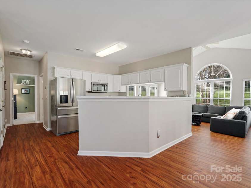 10107 Atkins Ridge Drive, Charlotte, NC 28213.  MLS# CAR4241737, YatesRealty ID 4724. 