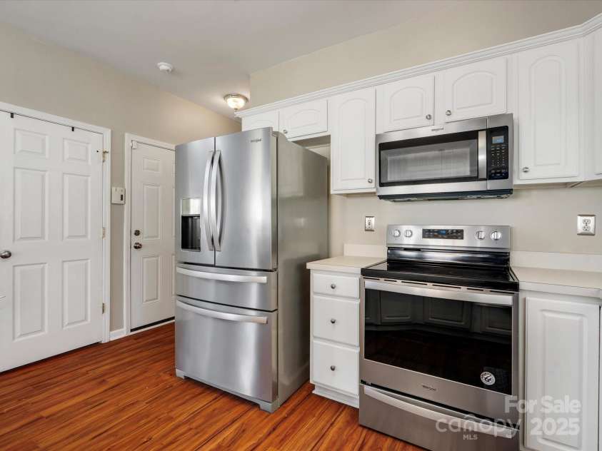 10107 Atkins Ridge Drive, Charlotte, NC 28213.  MLS# CAR4241737, YatesRealty ID 4724. 