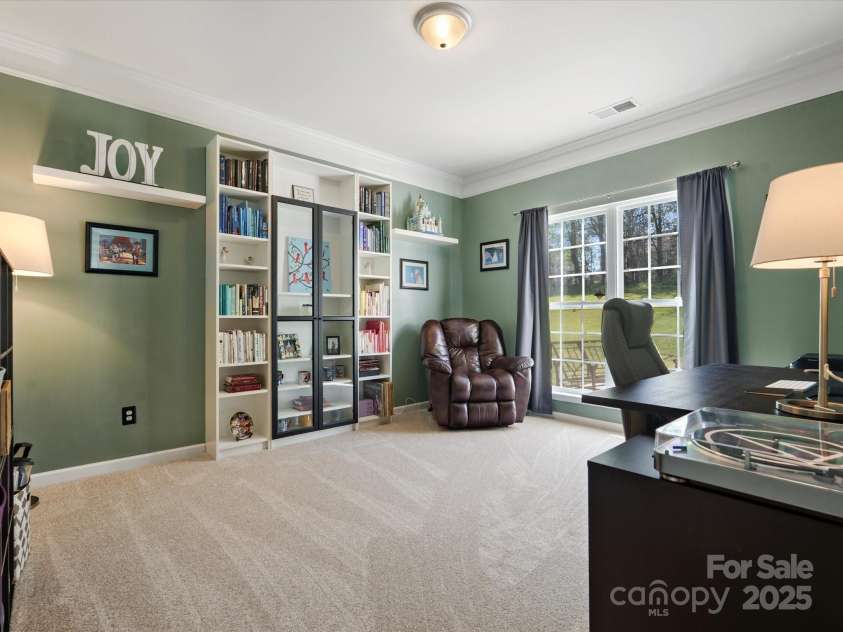 10107 Atkins Ridge Drive, Charlotte, NC 28213.  MLS# CAR4241737, YatesRealty ID 4724. 