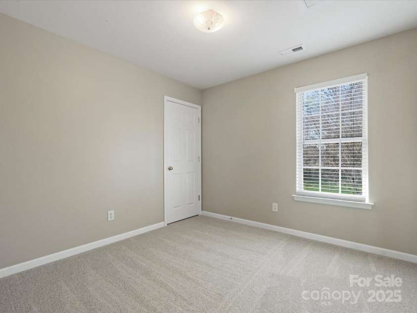 10107 Atkins Ridge Drive, Charlotte, NC 28213.  MLS# CAR4241737, YatesRealty ID 4724. 