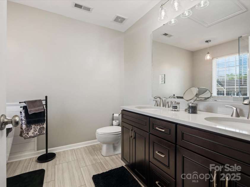 10107 Atkins Ridge Drive, Charlotte, NC 28213.  MLS# CAR4241737, YatesRealty ID 4724. 