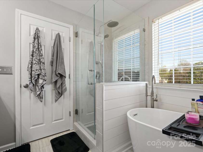 10107 Atkins Ridge Drive, Charlotte, NC 28213.  MLS# CAR4241737, YatesRealty ID 4724. 