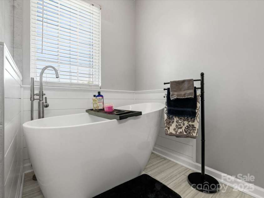 10107 Atkins Ridge Drive, Charlotte, NC 28213.  MLS# CAR4241737, YatesRealty ID 4724. 