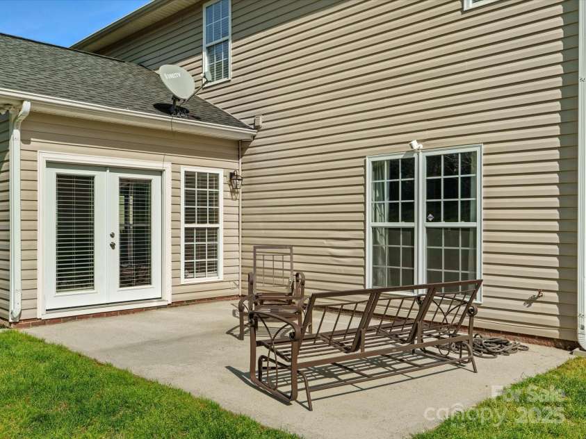 10107 Atkins Ridge Drive, Charlotte, NC 28213.  MLS# CAR4241737, YatesRealty ID 4724. 