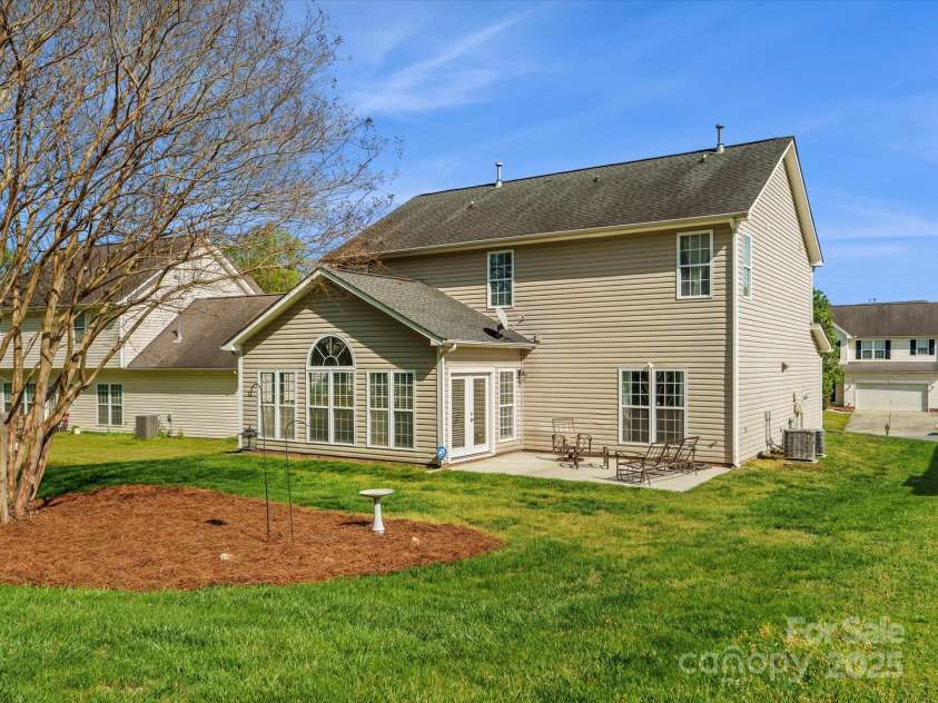 10107 Atkins Ridge Drive, Charlotte, NC 28213.  MLS# CAR4241737, YatesRealty ID 4724. 