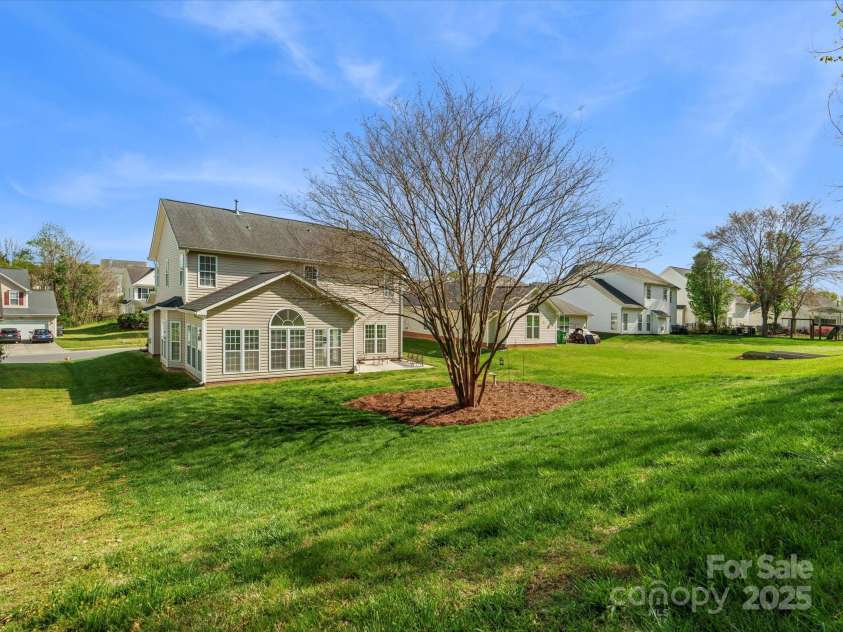 10107 Atkins Ridge Drive, Charlotte, NC 28213.  MLS# CAR4241737, YatesRealty ID 4724. 