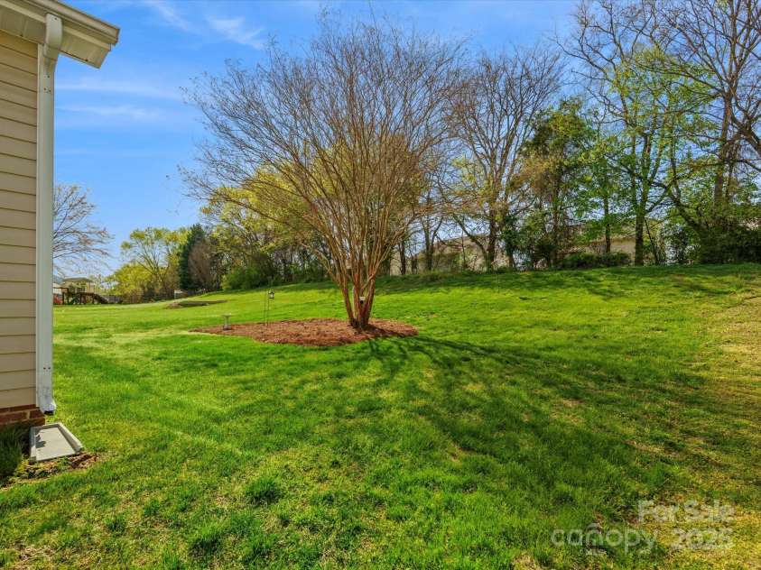 10107 Atkins Ridge Drive, Charlotte, NC 28213.  MLS# CAR4241737, YatesRealty ID 4724. 