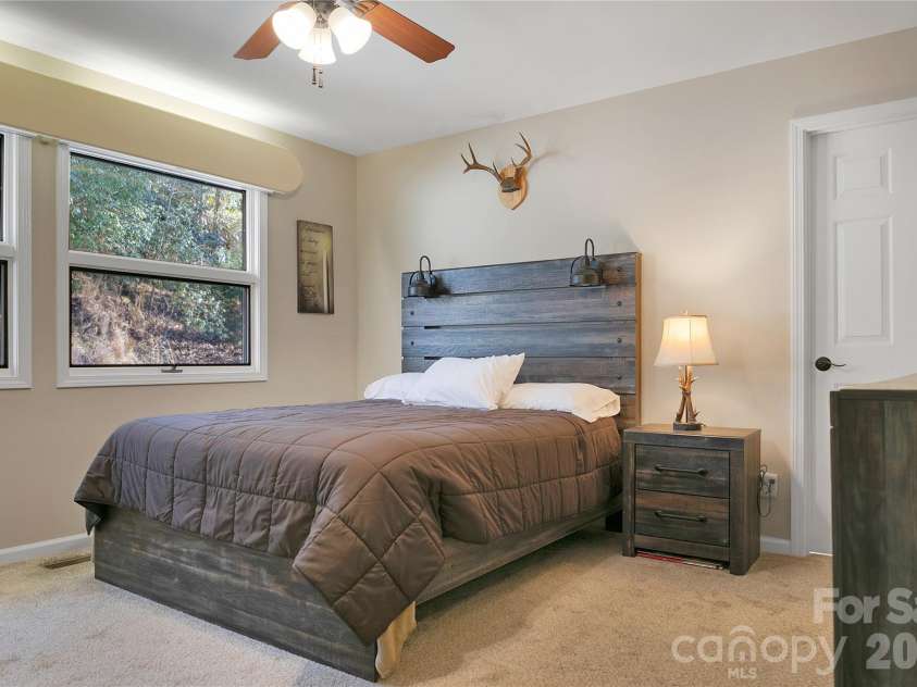 59 Agaliha Lane, Brevard, NC 28712.  MLS# CAR4338161, YatesRealty ID 4724. Ample space in this guest bedroom.