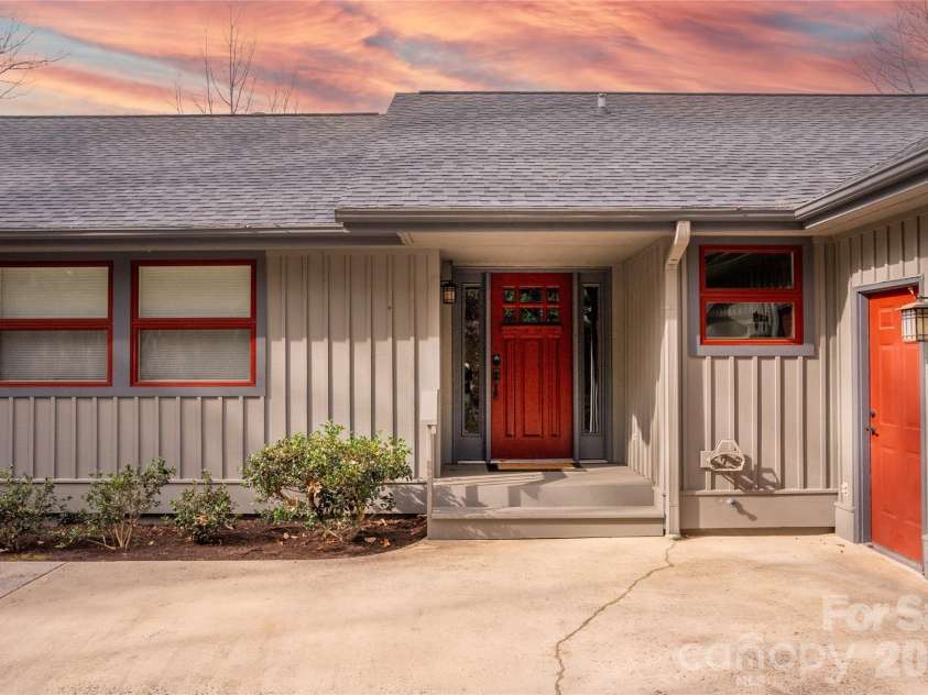 59 Agaliha Lane, Brevard, NC 28712.  MLS# CAR4338161, YatesRealty ID 4724. Home is one-level living with minimal steps into the home.