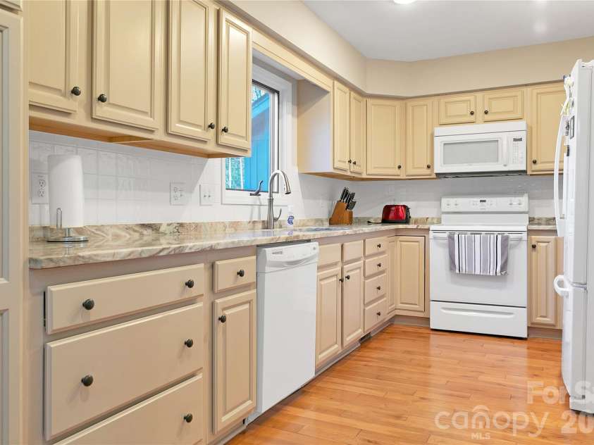 59 Agaliha Lane, Brevard, NC 28712.  MLS# CAR4338161, YatesRealty ID 4724. Kitchen with Granite countertops.