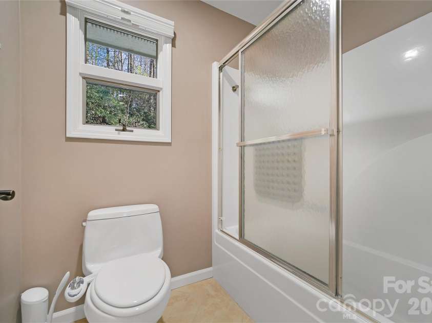 59 Agaliha Lane, Brevard, NC 28712.  MLS# CAR4338161, YatesRealty ID 4724. Shower/Bath area of the Primary Bathroom