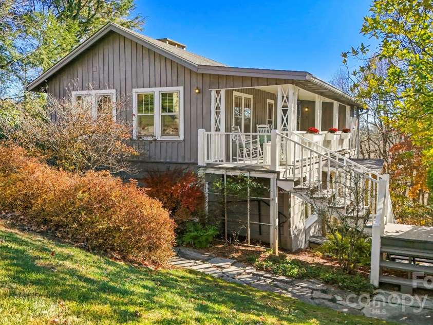 366 Spruce Road, Blowing Rock, NC 28605.  MLS# CAR4319296, YatesRealty ID 47240. 